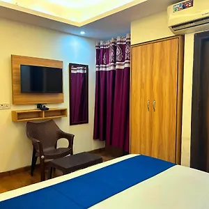 hotel-aerocity-golden-at-delhi-airport.top-gurgaonhotels.com/